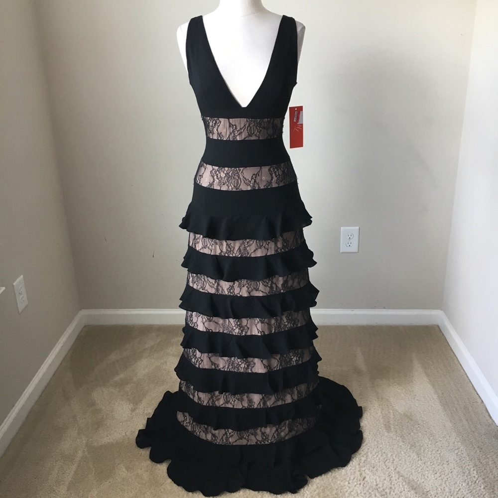 Sleeveless tiered ruffle lace maxi dress gown